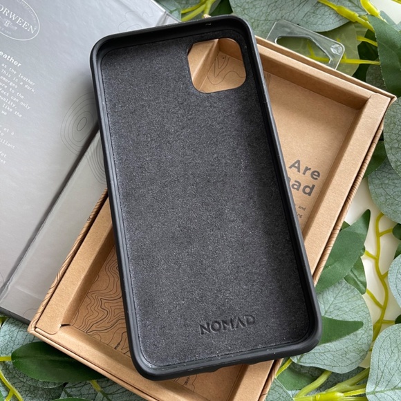Nomad Rugged Leather Case  iPhone 11 Pro Max - Picture 2 of 10